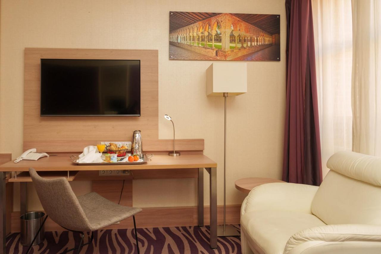 Standard Queen Room - Accessible,1393934708:JPEG